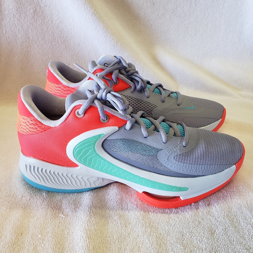 Nike Zoom Freak 4 DJ6149-500 Size 7 NWOB 100% Authentic